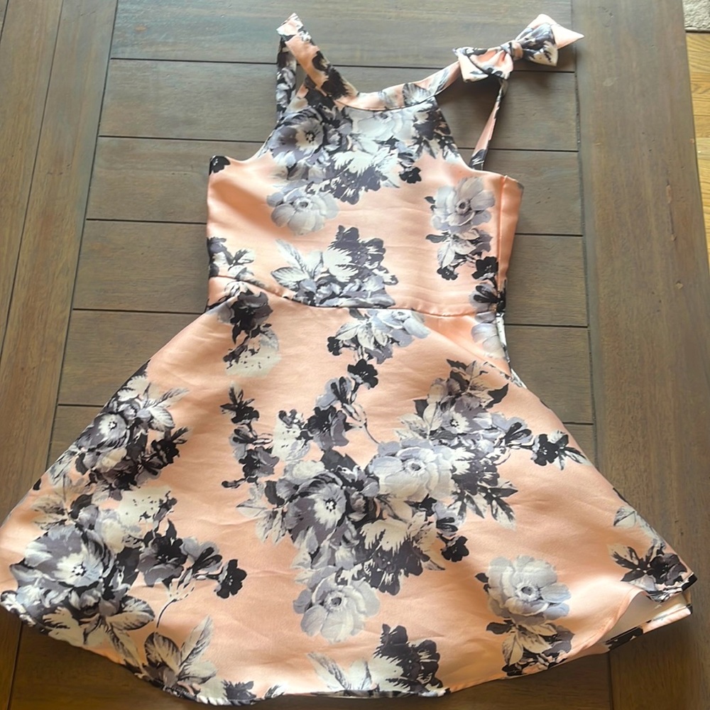 zunie, size: 12, pale pink dresss with black and grey flowers